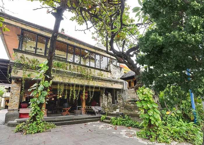 Super Oyo Townhouse Oak Maxi Legian Hotel 3*