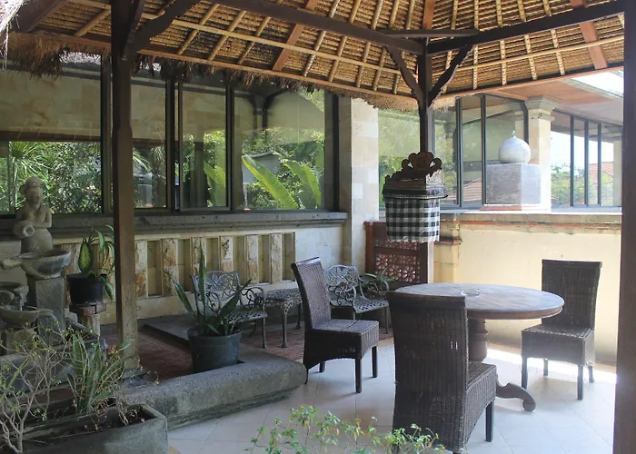 Super Oyo Townhouse Oak Maxi Legian 3*