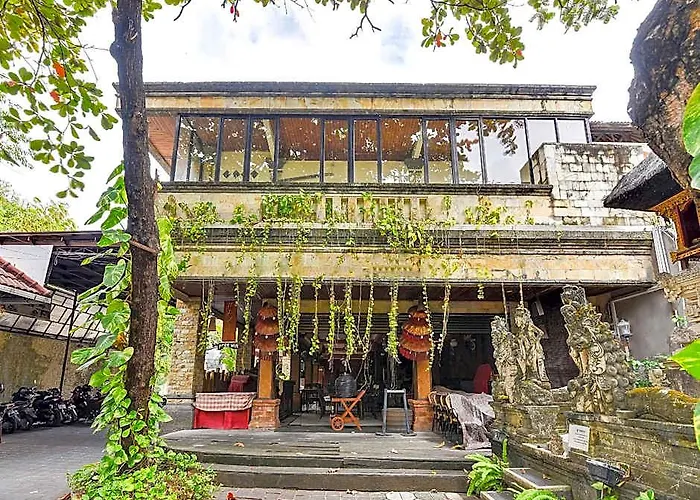 Super Oyo Townhouse Oak Maxi Legian Hotel 3*