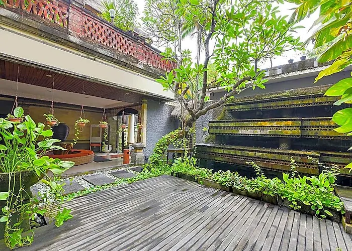 Hotel Super Oyo Townhouse Oak Maxi Legian 3*