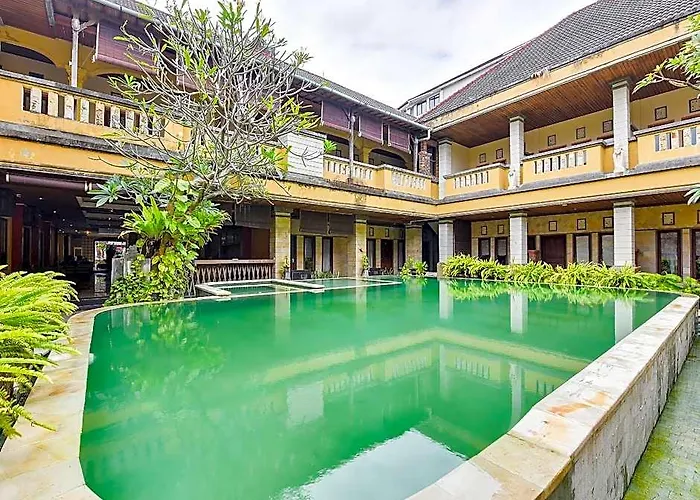 Super Oyo Townhouse Oak Maxi Legian 3*