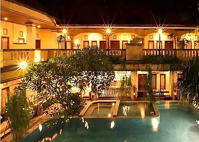Super Oyo Townhouse Oak Maxi Legian Kuta Lombok