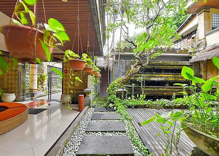 Super Oyo Townhouse Oak Maxi Legian 3*