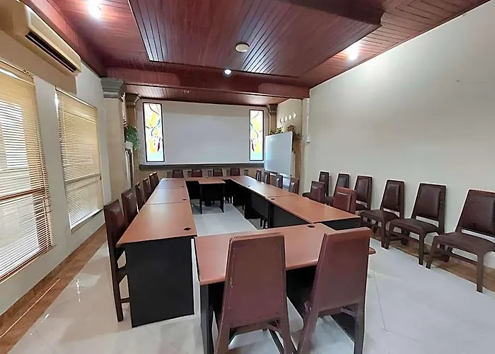 Hotel Super Oyo Townhouse Oak Maxi Legian 3*