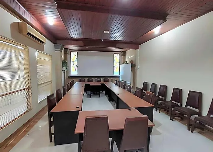 Super Oyo Townhouse Oak Maxi Legian